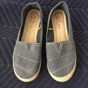 Never Worn Mia Amore Freedom Slip-Ons
